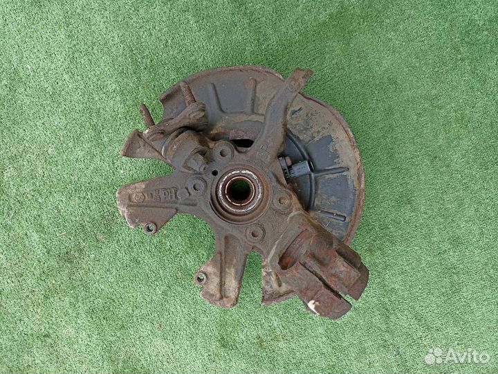 Поворотный кулак передний левый Volkswagen Jetta