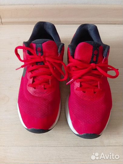 Кроссовки nike revolution