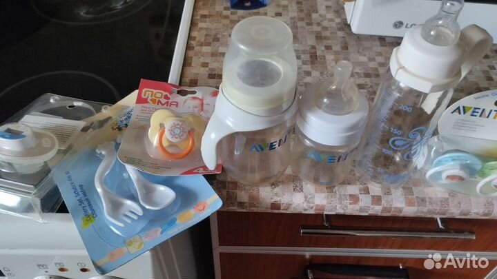Бутылочки, детские принадлежности