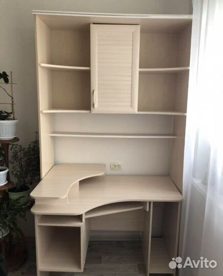Школьный письменный стол