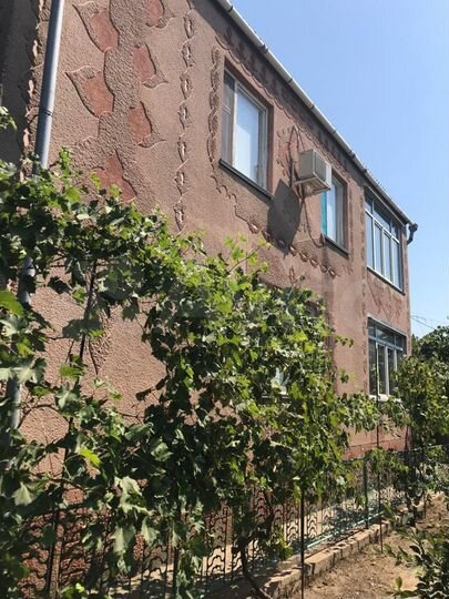 Дом 210 м² на участке 7,6 сот.