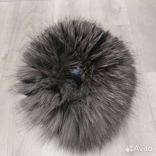 Шапка из чернобурки на вязанной основе новая