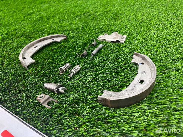 Колодки стояночного тормоза задние левые Bmw 1 E87