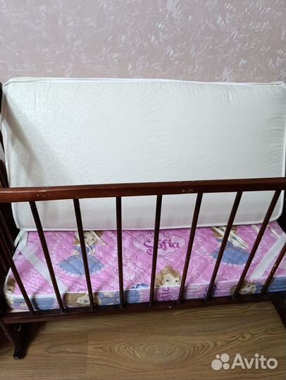 Детская кроватка с матрасом и бортиками