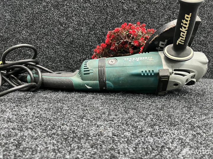 Ушм Makita GA7040S, 2600 Вт, 180 мм