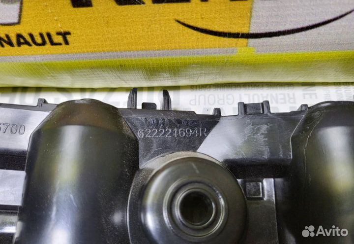 Кронштейн бампера переднего и крыла правый Renault
