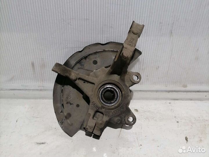 Кулак передний левый Renault Logan 2