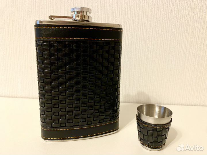 Фляжка и стопки - подарочный набор