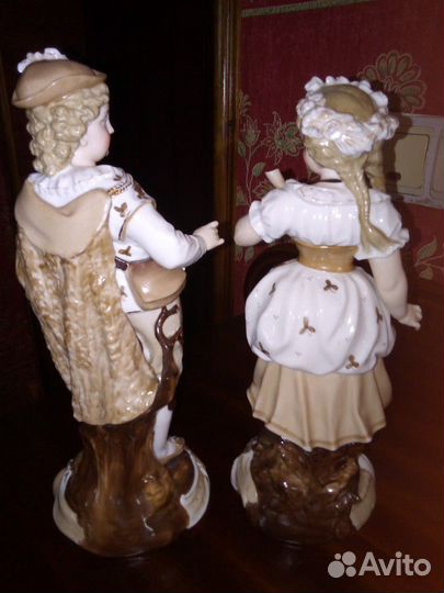 Старинная статуэтка