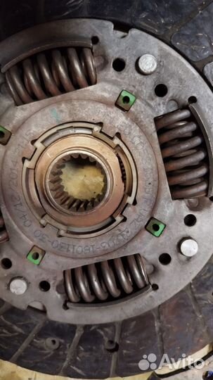 Продам сцепление valeo c0583536r vaz 21703 1601130