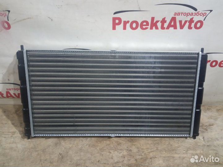 Радиатор охлаждения двигателя Chevrolet Niva 2005