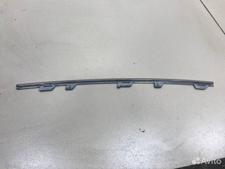 Молдинг решетки радиатора левый Volkswagen Polo