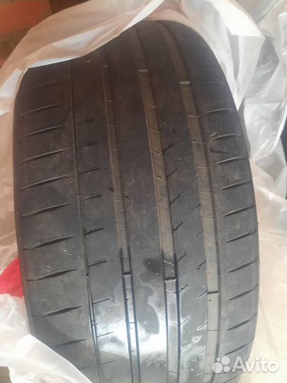 Michelin Pilot Sport 4 285/40 R22 и 325/35 R22