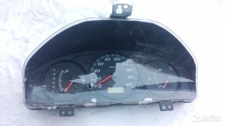 Щиток приборов (панель) Mazda 323 familia