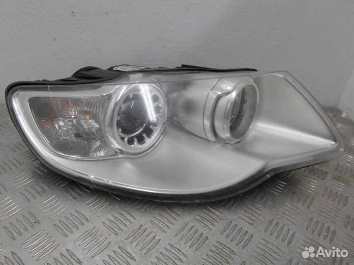 Фара правая Volkswagen Touareg