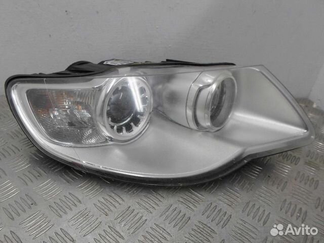 Фара правая Volkswagen Touareg
