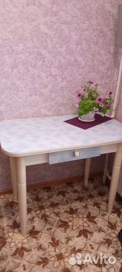 Кухонный стол