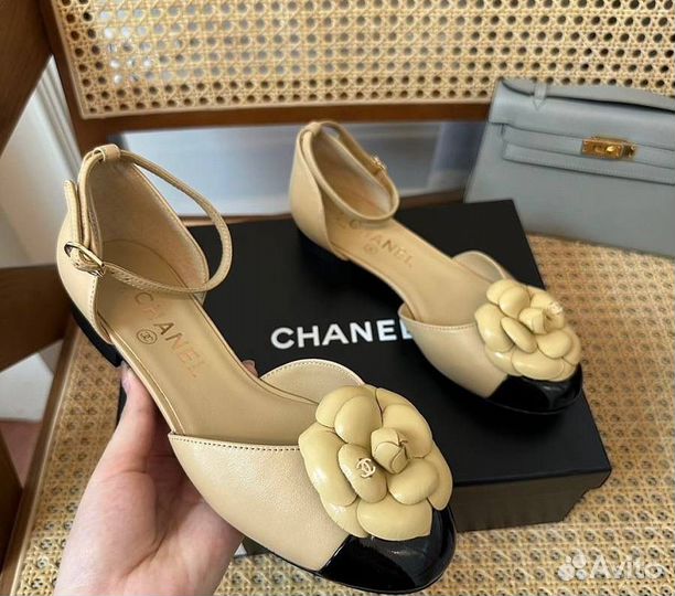 Женские туфли Chanel на низком каблуке