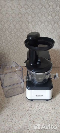 Соковыжималка шнековая Hotpoint/ariston sj4010FC0