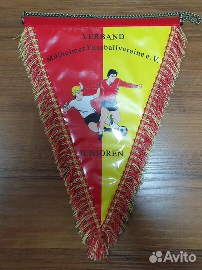 Вымпелы и шарфы футбольных команд