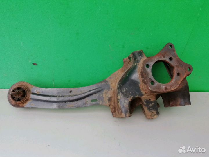 Кулак задний левый Форд Фокус 3 универсал