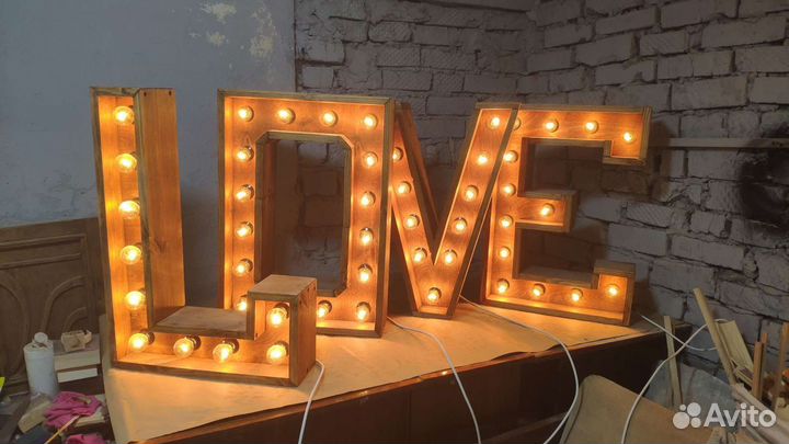 Буквы love с лампами для фото в стиле loft