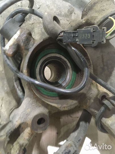 Кулак поворотный задний левый Ауди А4 Б6 1.8т