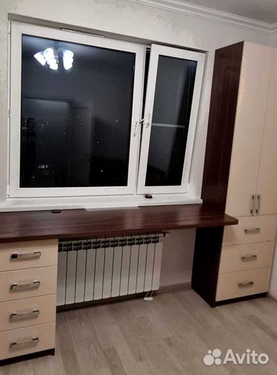 Рабочая зона в углу у окна