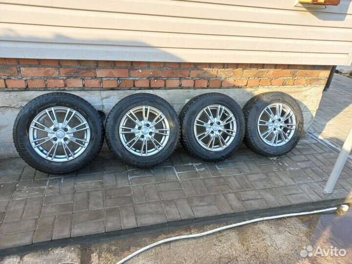 Bridgestone Ice Cruiser 7000 195/65 R15 94Q