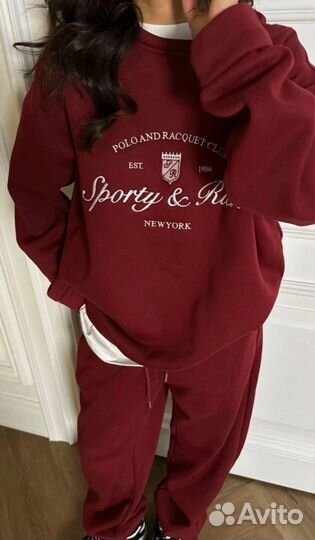 Женский спортивный костюм