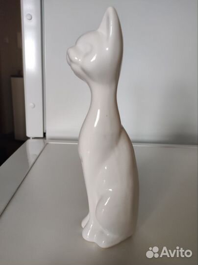 Статуэтка фарфоровая кошка