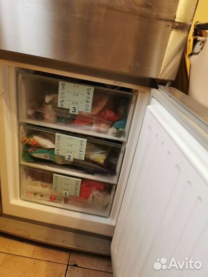 Ящики,полки, балконы для холодильника liebherr