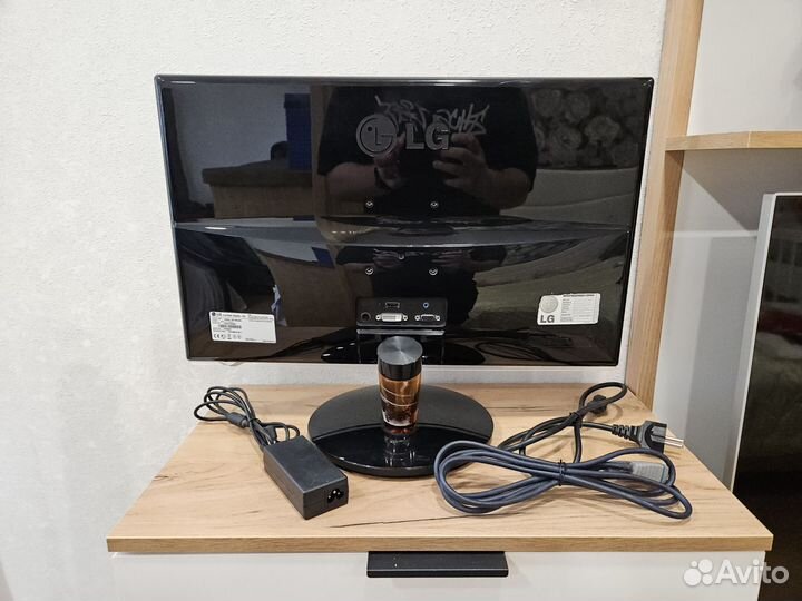 Монитор LG 24 дюйма