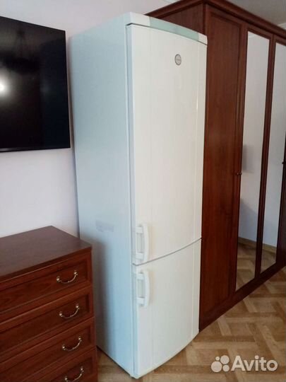 Холодильник Electrolux ERB 4045