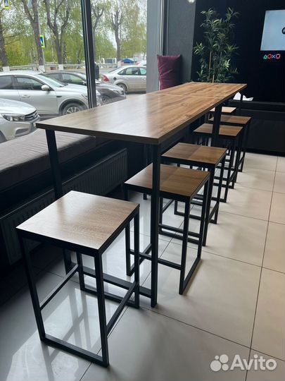 Барный стол и стулья
