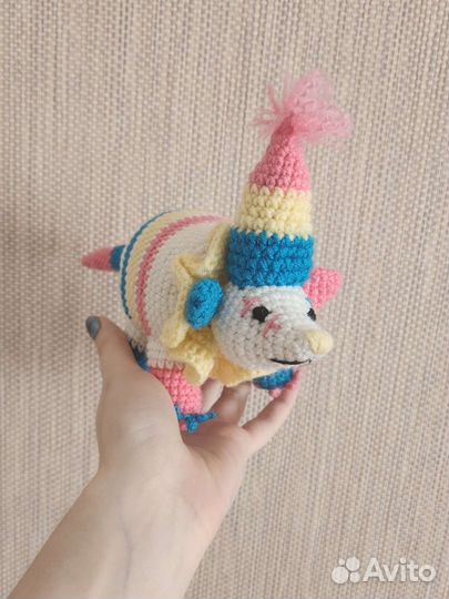 Вязаная игрушка опоссум клоун handmade