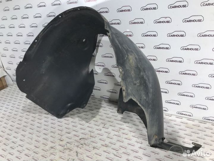 Подкрылок передний правый Volkswagen Touareg GP
