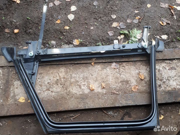 Задняя правая рамка двери ауди а4 б6
