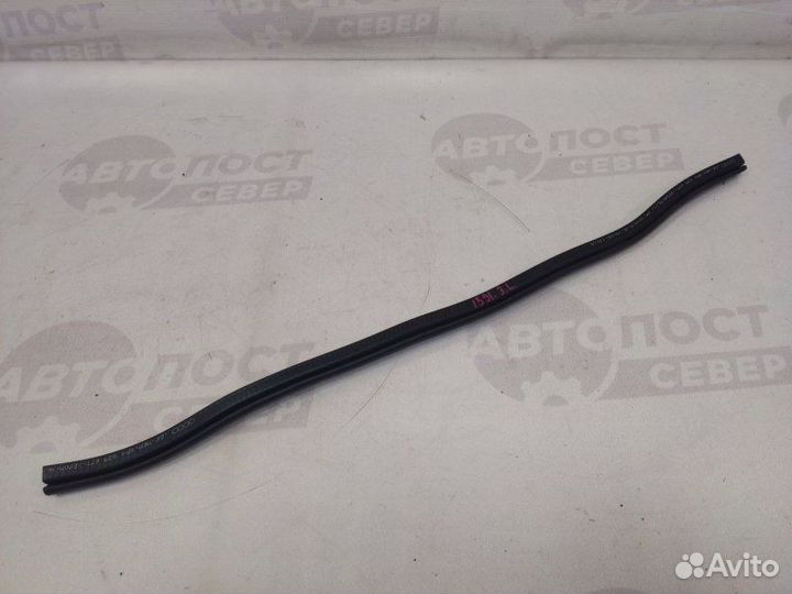 Уплотнительная резинка боковой двери задняя левая