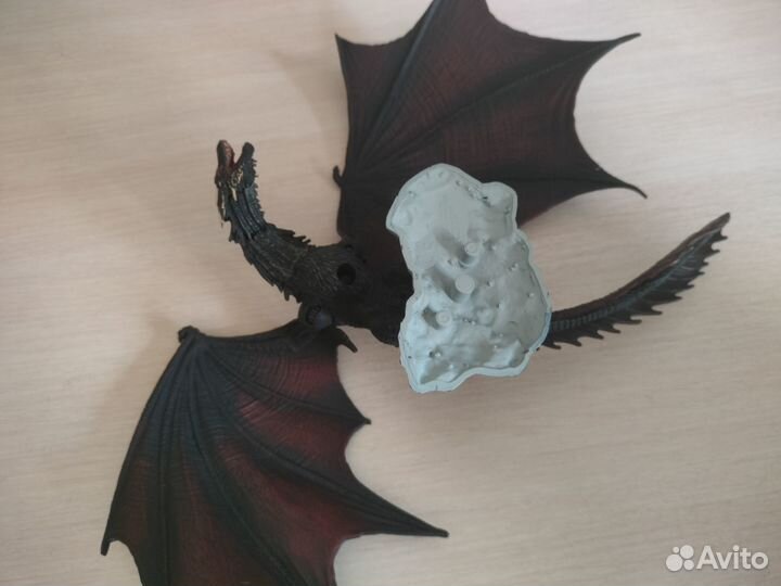 Фигурка дракона из игры пристолов