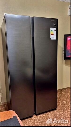 Холодильник Samsung Side by Side