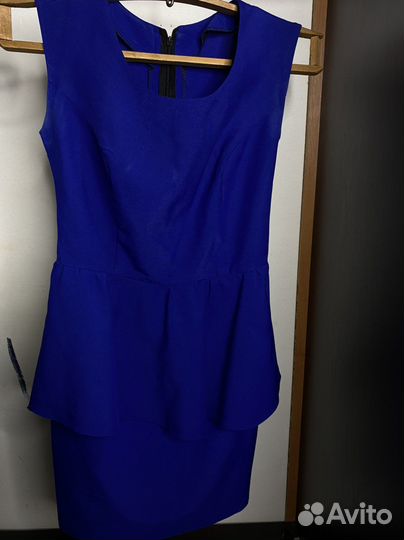 Платье с баской