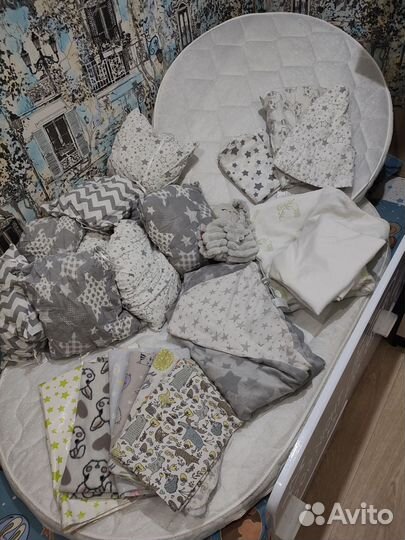 Готовый комплект в круглую-овальную кроватку