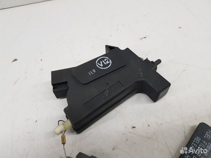 Привод лючка бензобака (Hyundai Equus)