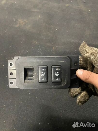 Блок кнопок подогрева сидений Nissan Tiida C13