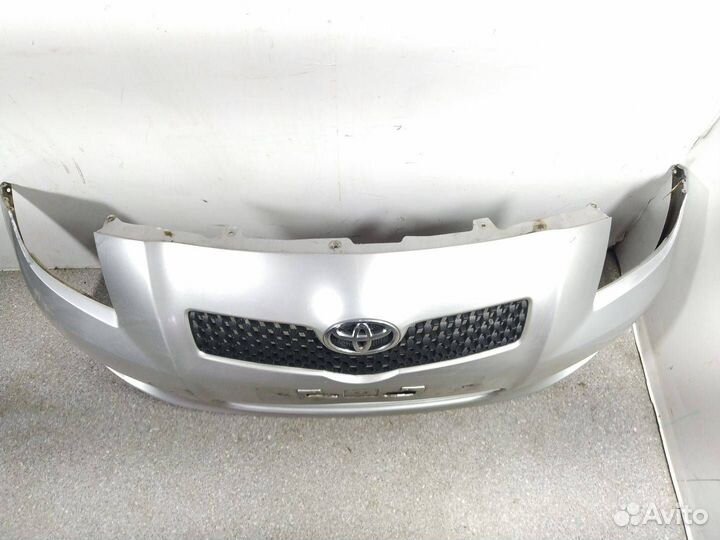 Бампер передний Toyota Yaris