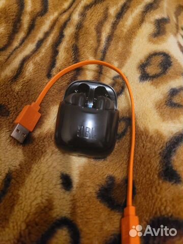 Блютуз наушники JBL Tune 220 TWS