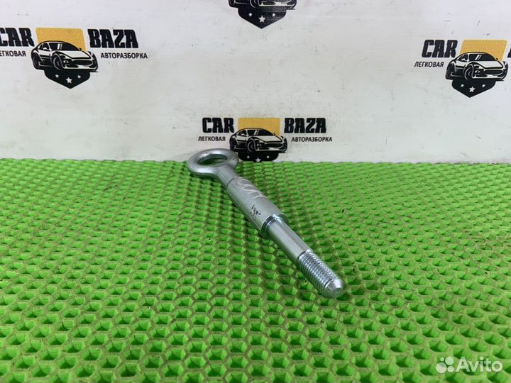 Крюк буксировочный