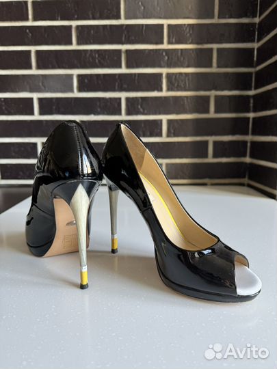 Туфли женские Vitacci на каблуке размер 37