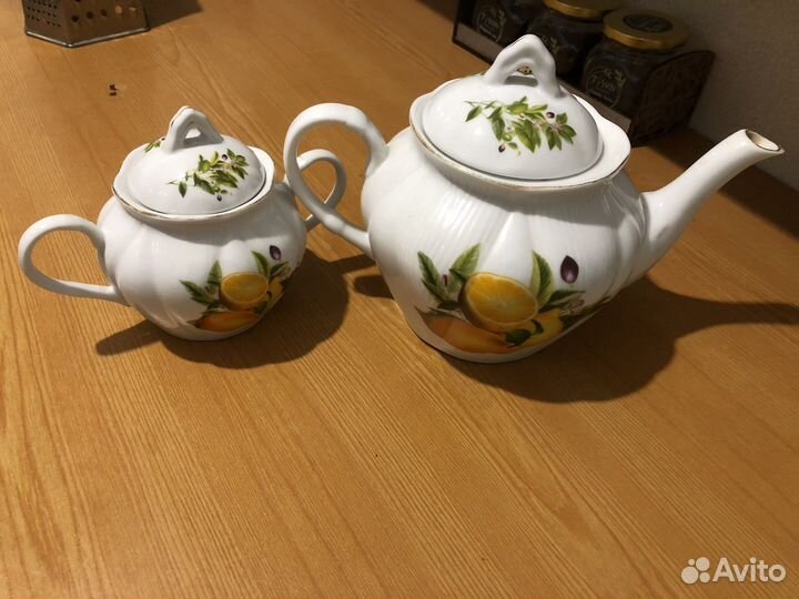 Заварочный чайник и сахарница б/у